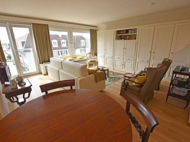 Ongemeubelde studio op de Kustlaan aan de zuidkant
