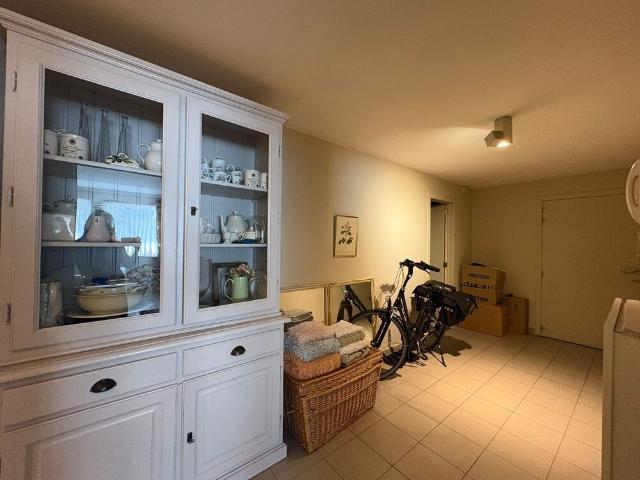 Ongezien ruim gelijkvloers appartement met zonnig terras en 3 slaapkamers in hartje Jabbeke