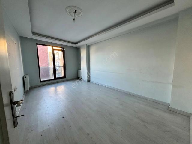 Önlü'den Atatürk Mah'da 2+1 Arakat 75m2 Ara Kat Cadde Üzeri