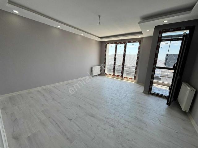 Önlü'den Yarımburgaz'da 2+1 100m2 Sıfır Otoparklı Lüx Arakat