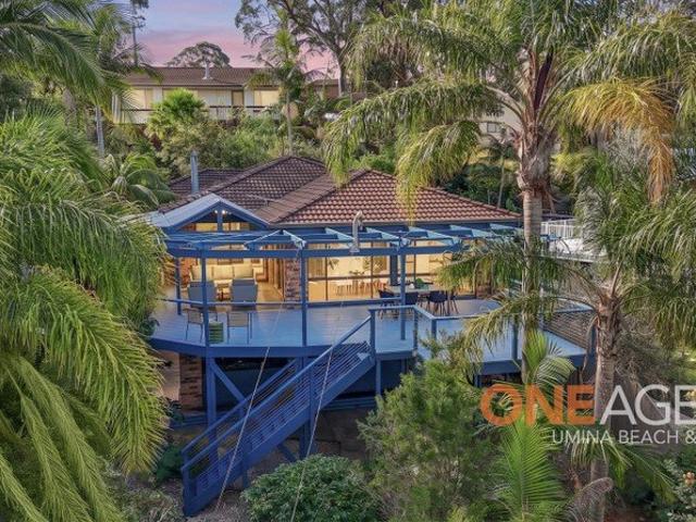 ONLY A FEW MINUTES TO UMINA BEACH !