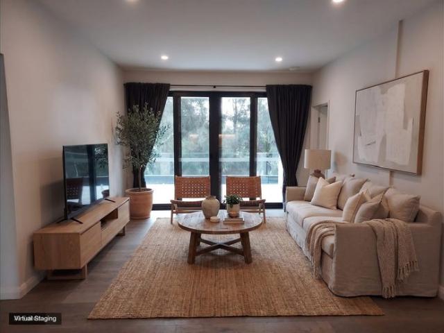 Only 1 yo Unfurnished Apartment Overlooking Park & Lake