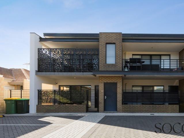 Only 600m From Mangles Bay Waterfront!