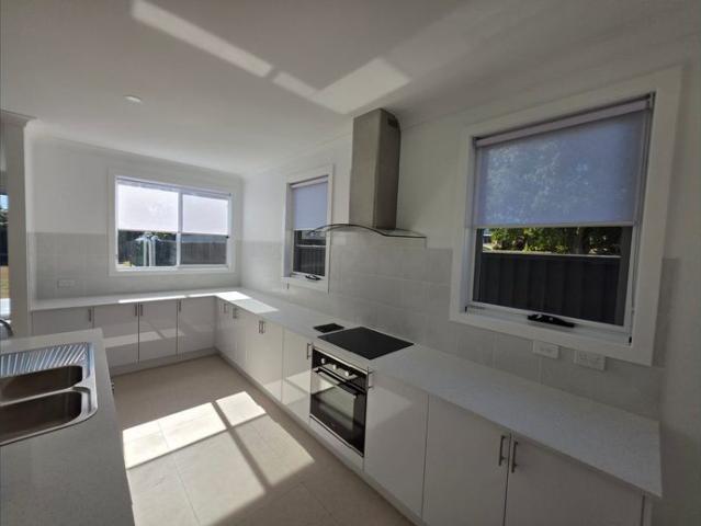 ONLY 6m YOUNG,HUGE SIZE FAMILY HOME GREAT LOCATION