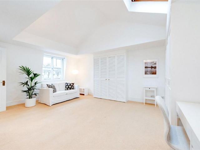 Onslow Gardens, London SW7 Studio to rent £2,145 pcm £495 pw