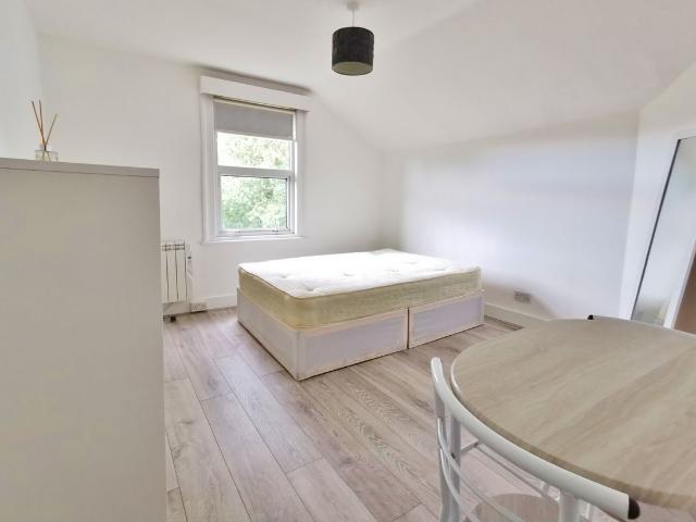 Onslow Gardens, Muswell Hill N10, Studio to rent, £1,250 pcm | PrimeLocation