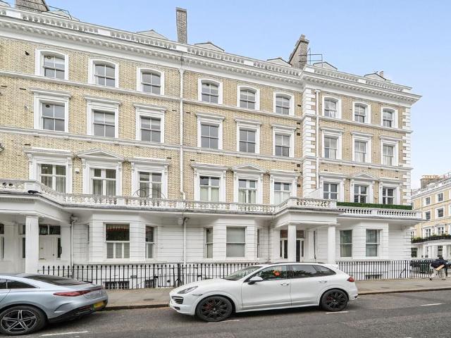 Onslow Gardens, South Kensington. Studio to rent £3,792 pcm £875 pw