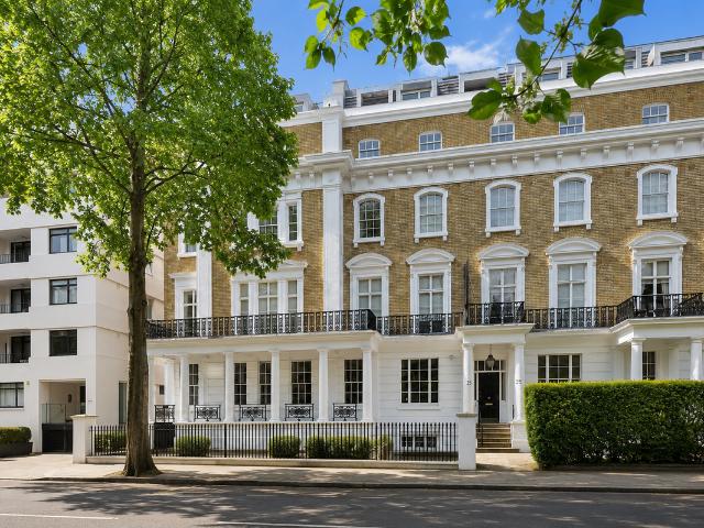 Onslow Square, London SW7, 3 bed flat to rent, £12,783 pcm | PrimeLocation
