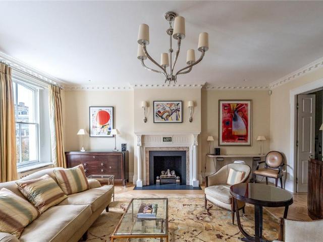 Onslow Square, London 1 bed flat to rent £9,100 pcm £2,100 pw