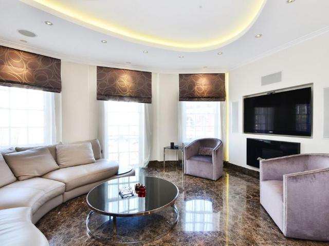 Onslow Square, South Kensington. 3 bed flat to rent £7,497 pcm £1,730 pw
