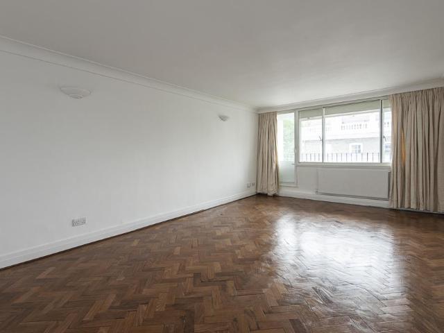 Onslow Square South Kensington SW7 2 bed apartment to rent £4,500 pcm £1,038 pw