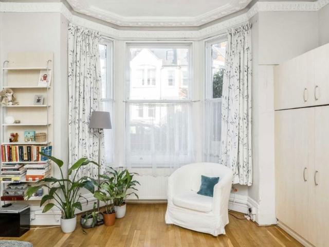 Onslow Road, TW10, London