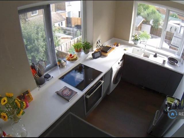 Onslow Road, Guildford, GU1 3 bed maisonette to rent £2,500 pcm £577 pw