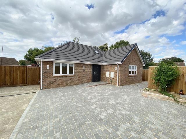 Onslow Road, Luton LU4, 3 bed bungalow to rent, £1,800 pcm | PrimeLocation
