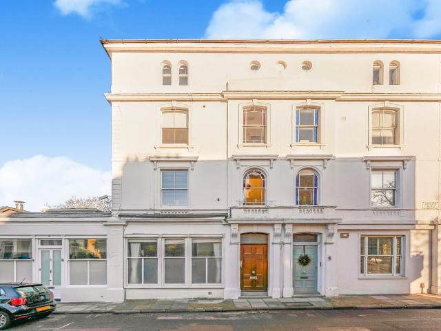 Onslow Road, Richmond TW10, 1 bed flat to rent, £2,500 pcm | PrimeLocation