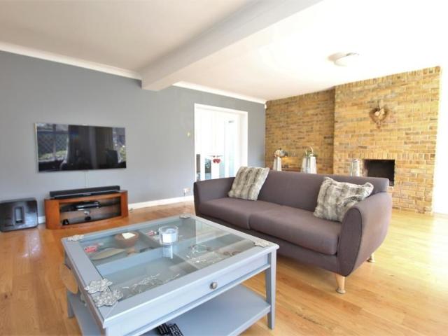 Onslow Way, Woking, GU22