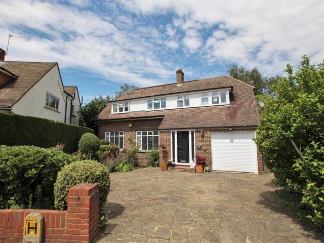 Onslow Way, Woking GU22 5 bed detached house to rent £3,550 pcm £819 pw