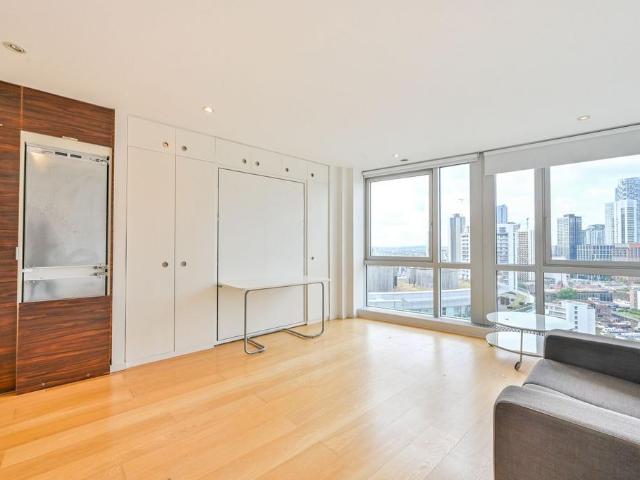 Ontario Tower, Canary Wharf, London, E14 Studio to rent £1,712 pcm £395 pw