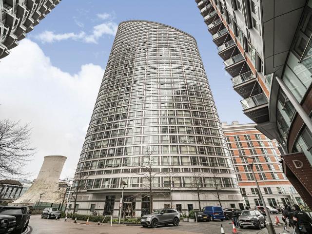 Ontario Tower, London E14 1 bed apartment to rent £2,200 pcm £508 pw