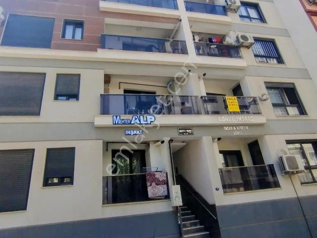Önü Açık Ahmet Piriştina Merkezi Arkası İki Cepheli Kombili 2+1