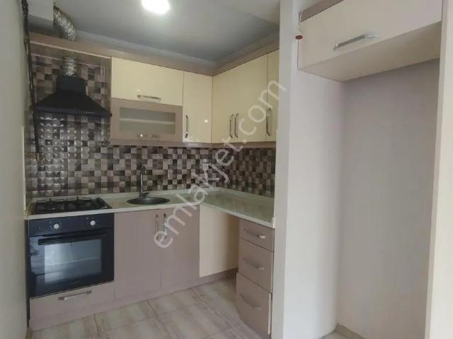 Önü Açık Çiğli Bölge Hastanesi Yakını Boyalı badanalı Geniş 1+1