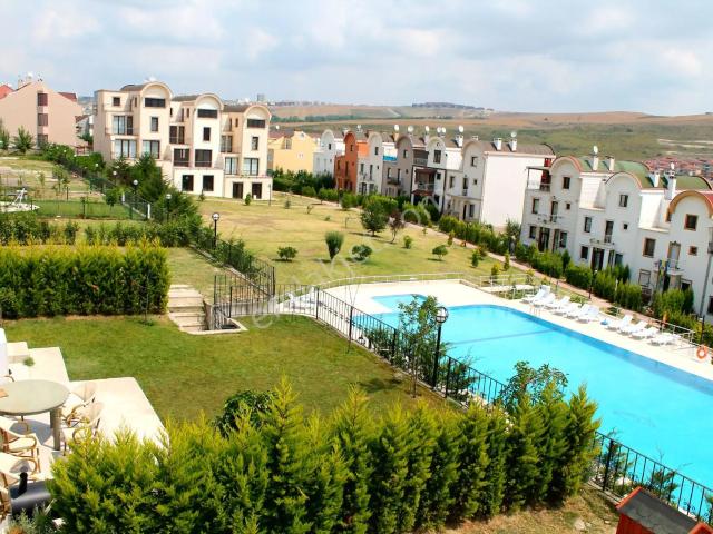 Önü Kapanmaz Manzaralı, Havuzlu Sitede Satılık Villa