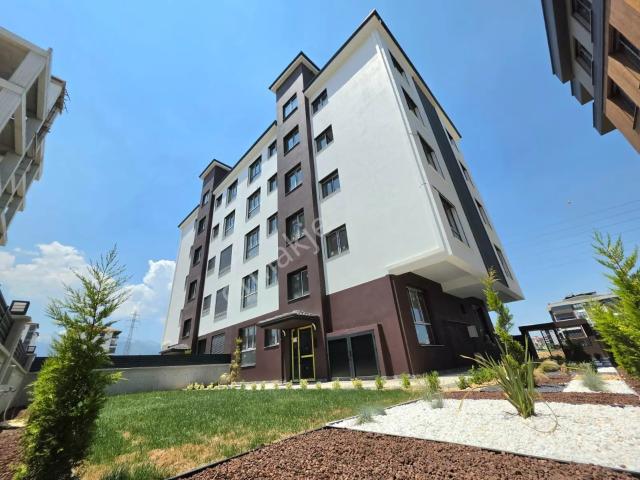 Önü Yeşil Alan Ara Kat 2 Banyo Giyinme Odalı 107 M² 2+1