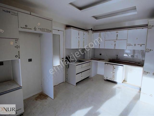 Onur Emlak Esenler Mahallesi 2,5+1 Satılık Sıfır Daire