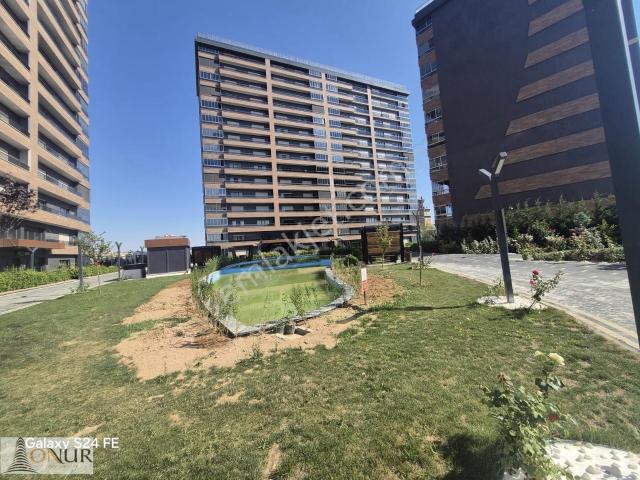 Onur Emlak Greenpark Tower'da Site İçi 5+2 Ultra Lüks Daire