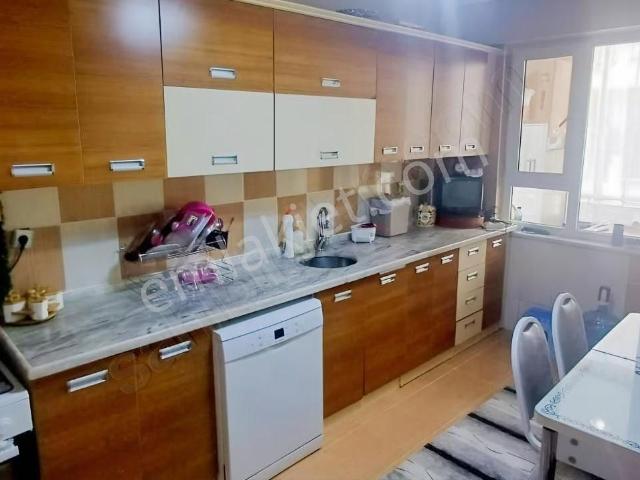 Onur Emlak Hüsamettin Çelebi Mah. 3+1 Bakımlı Geniş Daire