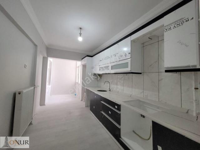 Onur Emlak İhsaniye Mah. Bakımlı 3+1 Ara Kat Kiralık Daire