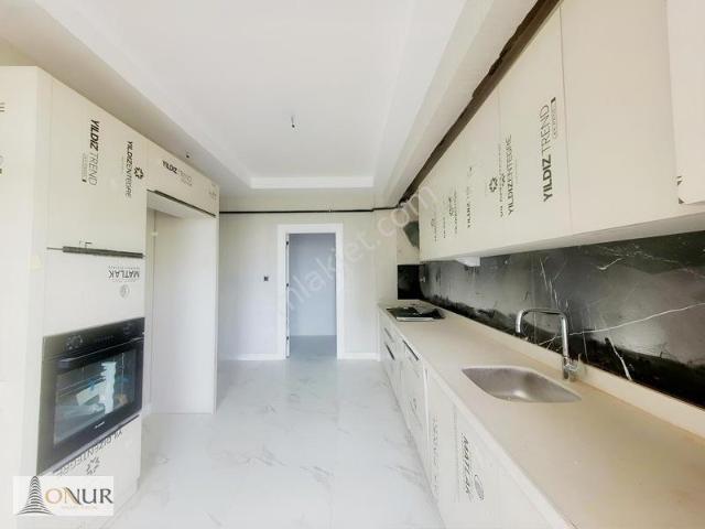 Onur Emlak Site İçi Kapalı Otoparklı Ara Kat 4+1 Satılık Daire