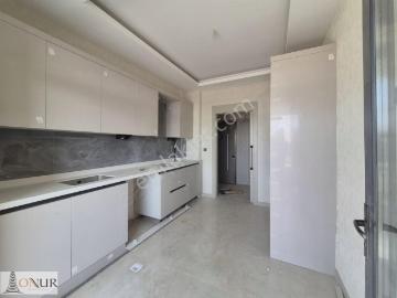 Onur Emlak Yeni Taramvay Hattına Cephe 2+1 Ara Kat K.otoparklı