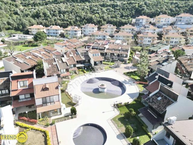 Onur Villaları Trıplex Villa