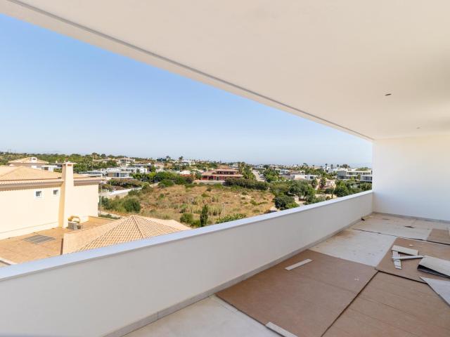 Os apartamentos estão atualmente em construção e têm previsã. 97m² Lagos