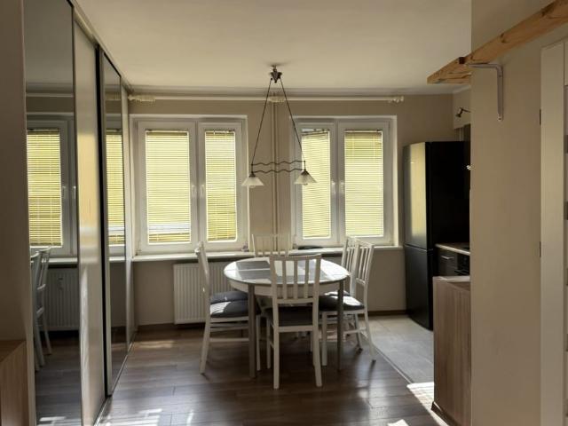 Os. Kosmonautów, 2 pokoje, balkon, piwnica 47.5 m²