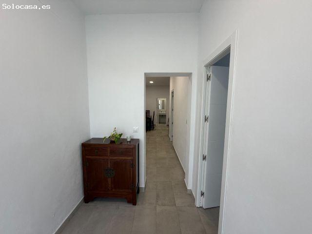 Os presentamos este espectacular terreno con 3 CASAS CONSTRUIDAS