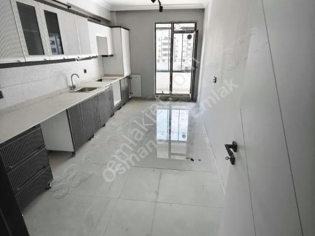 Osmanoğlu Emlaktan Havalanı Yolu Üzeri Kiralık Sıfır 2+1 Lüks Da