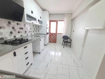 Osmangazi Cadde'de Arakat Asansörlü Full Yapılı Fırsat Dairesi