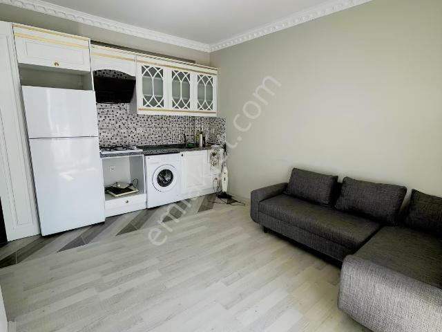 Osmangazi`de~1+1~full~eşyalı~caddeye~yakın~daire~