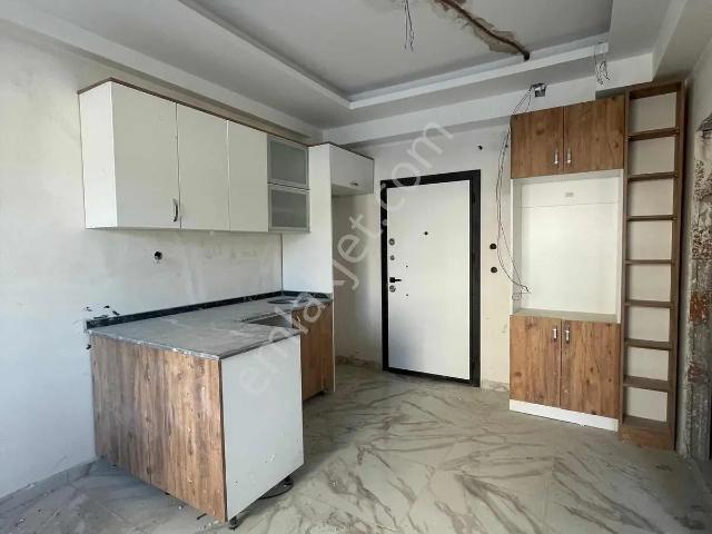 Osmangazi`de~1+1~lüx~işçilikli~caddeye~yakın~site~içerisi~cazip~