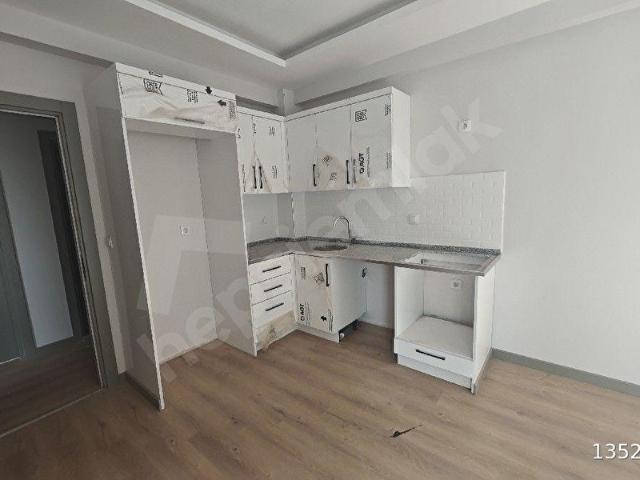 OSMANGAZİDE GENİŞ OTURUMLU MERKEİZ KONUMDA YATAY MİMARİ ACİLL SATILIK DAİRE