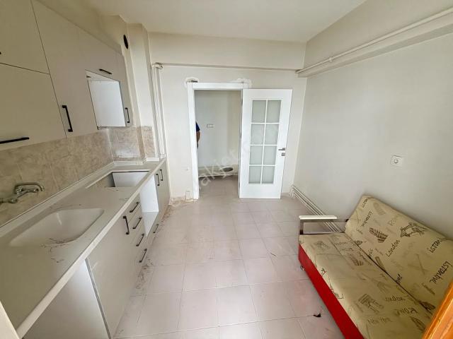 Osmangazi Mah Manzaralı Yapılı Mantolamalı 3+1 3. Kat Kiralık Daire