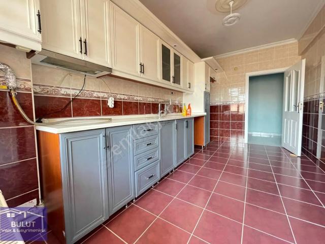 Osmangazi Mah. L.h. Caddesinde Salı Pazarı Yanında 2+1 110 M2