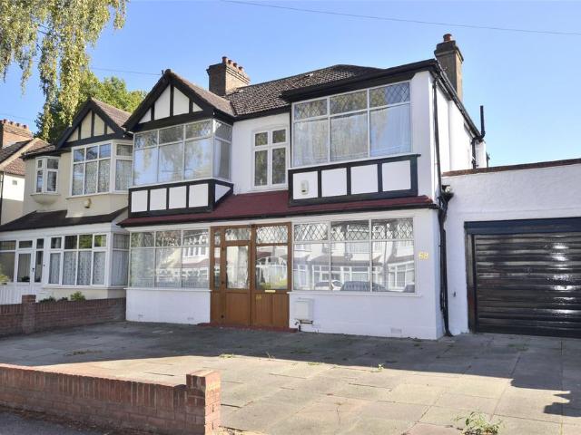 Osmond Gardens, Wallington SM6 5 bed semi detached house to rent £3,500 pcm £808 pw