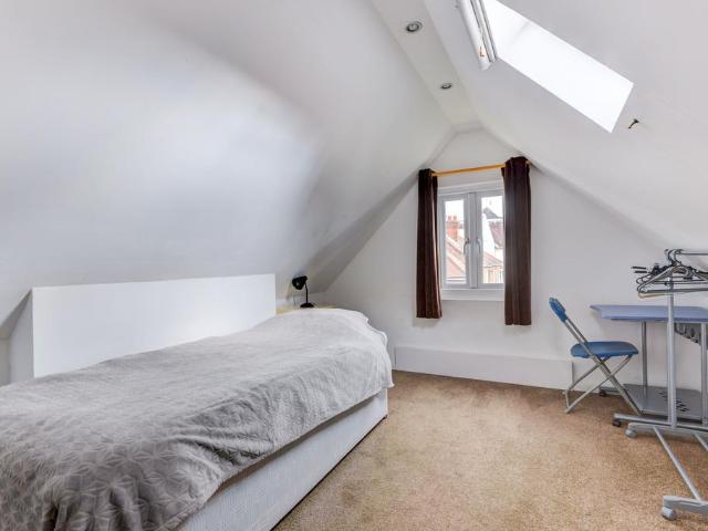 Osmond Road, Hove BN3 1 bed in a house share to rent £775 pcm £179 pw