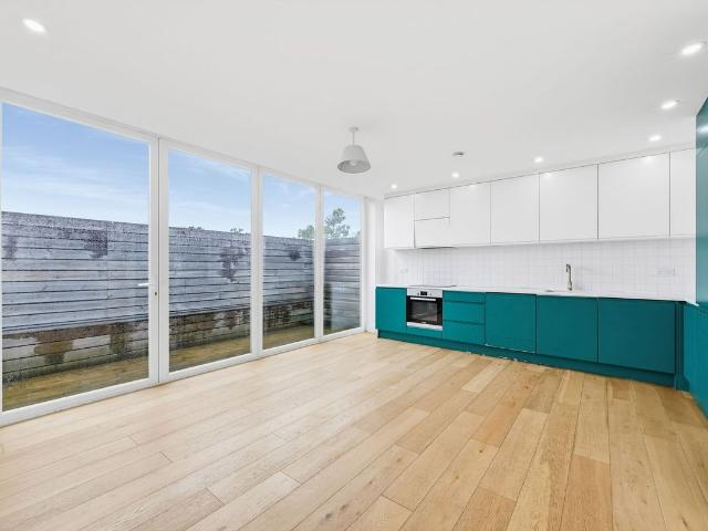 Osborn House SE3, 2 bed flat to rent, £2,300 pcm | PrimeLocation