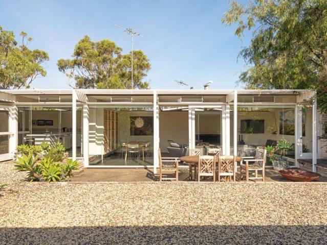 'Osborne House' Modernist Beachside Home