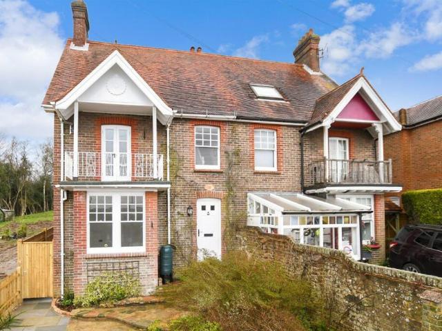 Osborne Road, Crowborough 3 bed house to rent £2,250 pcm £519 pw