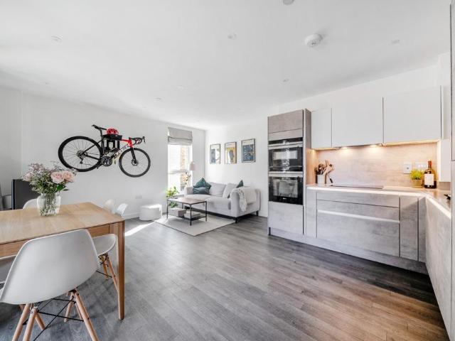 Osborne Road, Acton, London, W3 1 bed flat to rent £2,150 pcm £496 pw